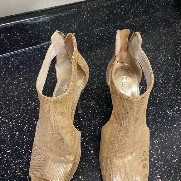 Shoes - Picture 2 of 12